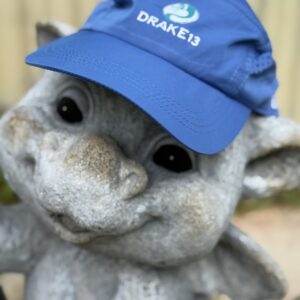 Gorra "Entreno con dragones" azul cobalto